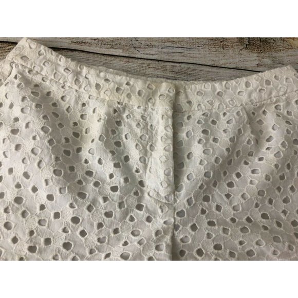Forever 21 Short Shorts White Small Eyelet Polka Dot Flat Front Pattern Womans - Picture 3 of 6
